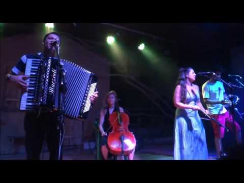 Isaac do Acordeon & Agnieszka - Festival de Verão Itaúnas 30-12-2015