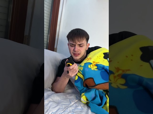 Vídeo relacionado con Alaoo Kit de Accesorios de Policía, 9 PCS, Incluye Gafas, Silbato, Reloj, Porra, Granada, Esposas, Placa de Policía, Walkie-Talkie, para Niños, Halloween, Fiesta, Carnaval, Juego de Roles