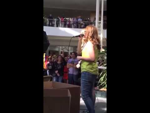 Perrie Edwards - Little Mix - Showing Some Fan Love - singing with Maddie Carpenter