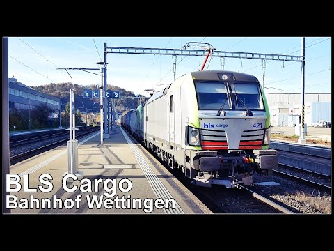 Swiss Freight Train / Durchfahrt eines BLS Cargo beim Bahnhof Wettingen, Kanton Aargau, Schweiz 2020