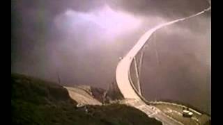 Wayfaring Stranger   Michael Parks & Bonnie Bedelia