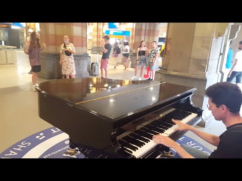 Freaky Talented Guy jumps into "Someone Like You" – Piano Cover with Singer & Dancer in Amsterdam
