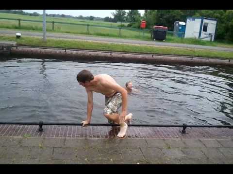 Lekker zwemmen in de vaart.....!?!