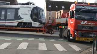 Convoi exceptionnel avec une rame de tramway - Marcq en Baroeul
