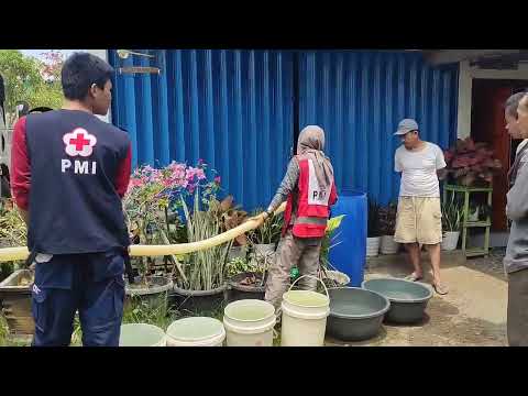 PMI Bengkulu Distribusikan Air Bersih Untuk Masyarakat