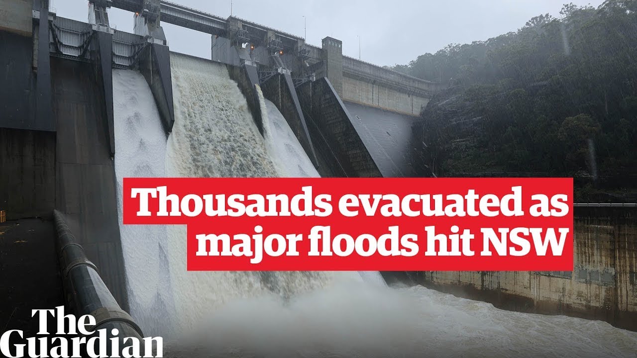 Thousands evacuated as major floods hit NSW