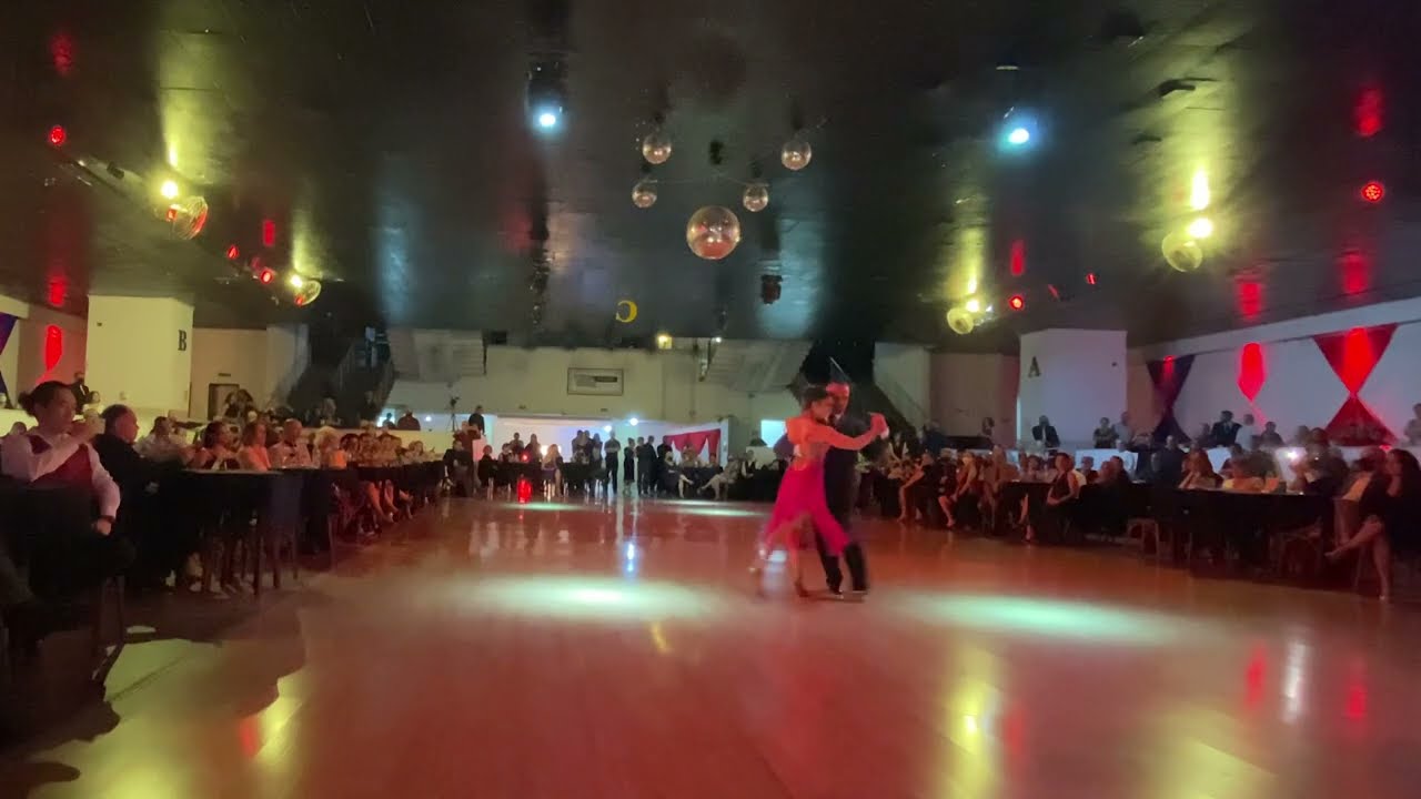 Mario Sergio e Vanessa Jardim dance con Cachivache Tango en Sao Paulo - Milonga!