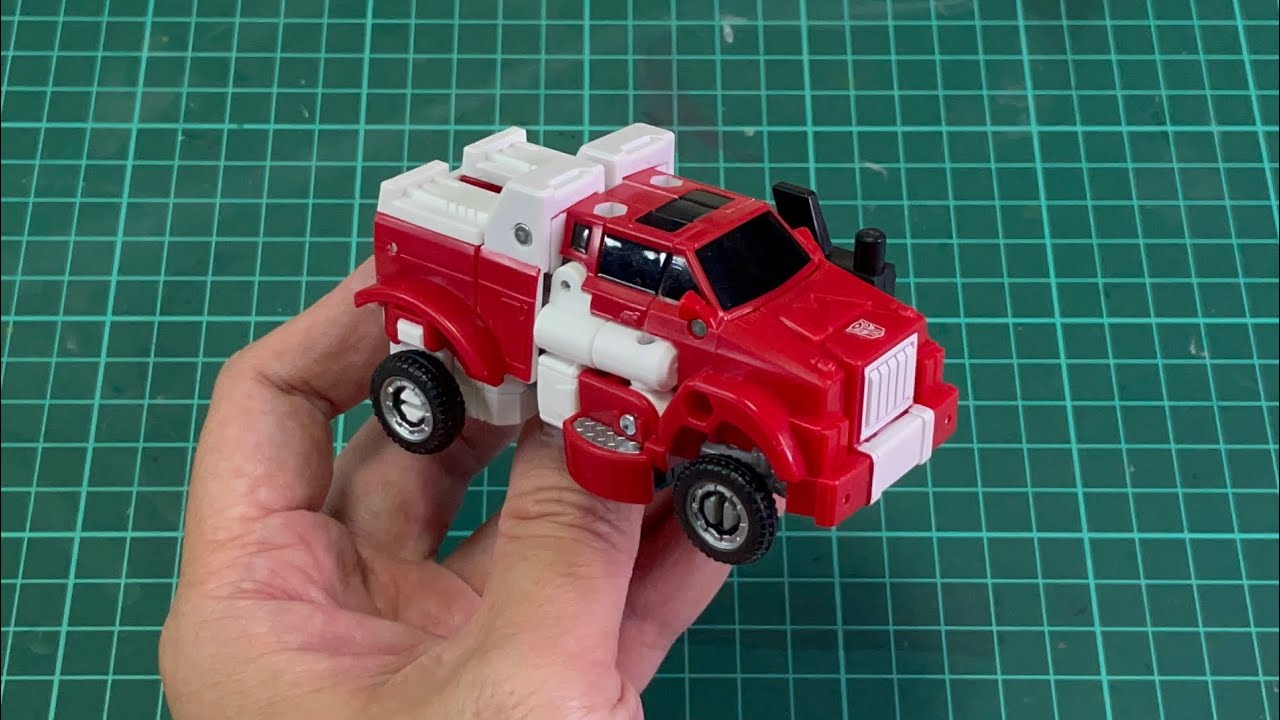 Transformers Age of the Primes Deluxe Class Swerve (Truck mode to Robot mode)