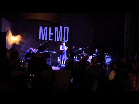 Arisa canta La notte e parla con il pubblico