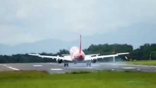 preview picture of video 'Manuver AirAsia landing runway 27'