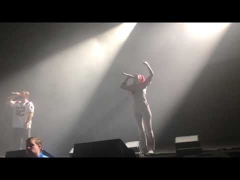 TAKT32 ft. badmómzjay - RIP (Official Live Performance)