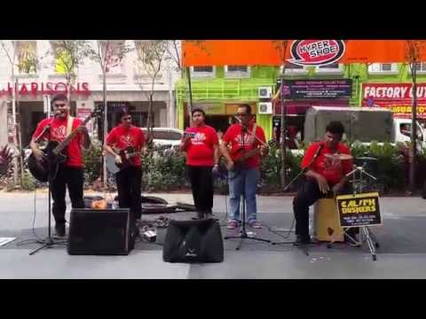 Amazing singer SHE'S GONE by Caliph Buskers from Malaysia