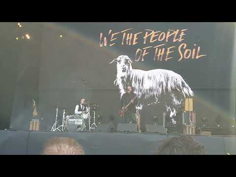THE INSPECTOR CLUZO - 17 JUIN 2022 - HELLFEST MAINSTAGE - The Man Is Unstanding In His Field