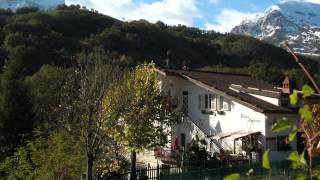 preview picture of video 'Farm Holidays - Sibillini National Park - Marche - Italy - Casa SullaValle'