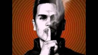 Regulo Caro perdidamente enamorado