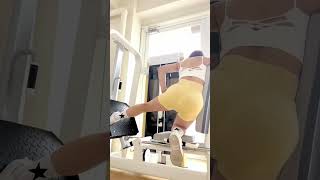 トレーニングを頑張っている美女を見ると、やる気が湧いてきますね！