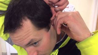 Inner ear plug fitting guide