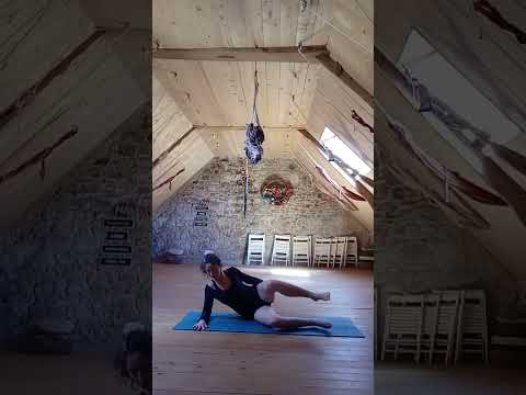 posture de l'infini, jambes dans la posture de Garuda pada garudasana( anantasana) +post de l'infini