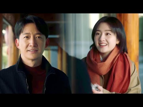 Poor girl mistakes CEO for manager, offering business—her innocence charms him, love at first sight!