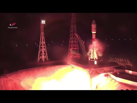 Blastoff! 34 OneWeb satellites launch atop Arianespace Soyuz rocket