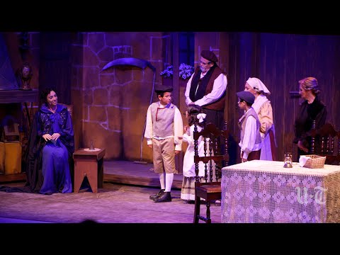 The Tijuana Theater CAMAFEO presents “La dama del alba.”