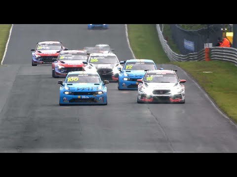 Crashes, weights and podiums in Nürburgring WTCR premiere