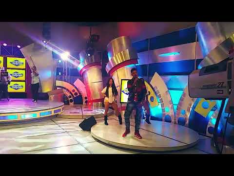 Uriel La Leyenda PRESENTACION EN DE EXTREMO A EXTREMO