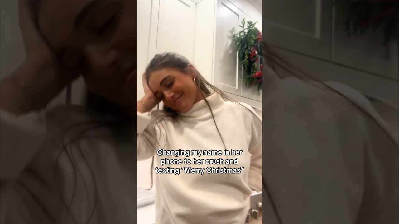 She thought her crush texted her Merry Christmas 😂