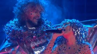 Miley Cyrus Wears Foil For Flaming Lips Performance on Conan!