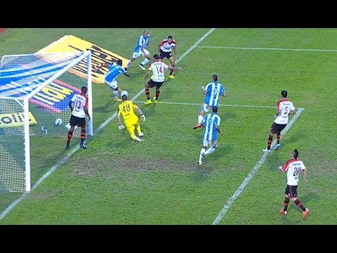 Com gol irregular, Avaí vence o Fla na Ressacada