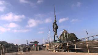 preview picture of video 'Damien Hirst statue, Ilfracombe'