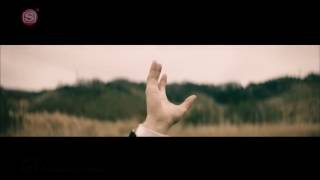 Nico touches the walls strato