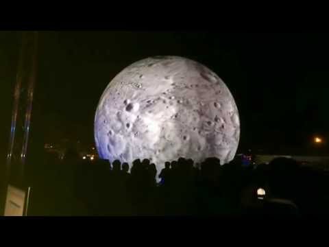 La luna. Moon in Roma