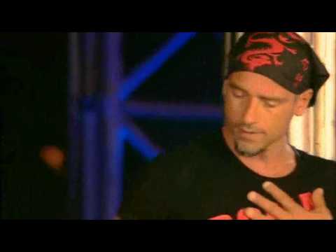 Videoclip de Un'emozione per sempre (live 2010) — Eros Ramazzotti
