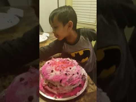 Eveleen 6 months old, Jasleen baked her a cake!