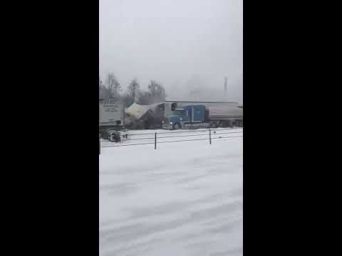 Massenkarambolage bei schlechter Sicht im Winter