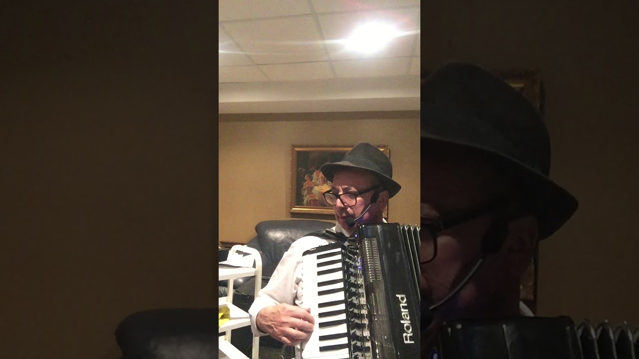 Promotional video thumbnail 1 for Emilio Leone - Strolling Accordionist