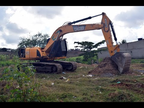 Escavadeira hidráulica chega a Baixa Grande para iniciar nova limpeza do Riacho do Salgadinho