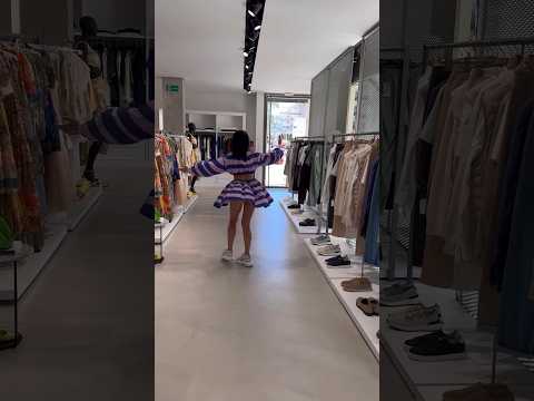 Девочка , девочка , сколько ж тебе лет ?