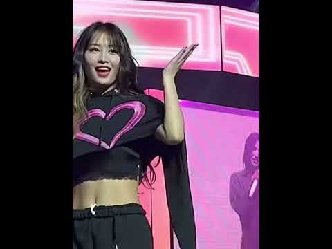 momo dancing LA concert #twice