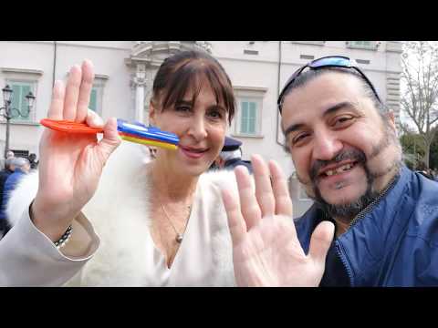 David di Donatello 2019: Marina Confalone saluta i fan col Salutatore