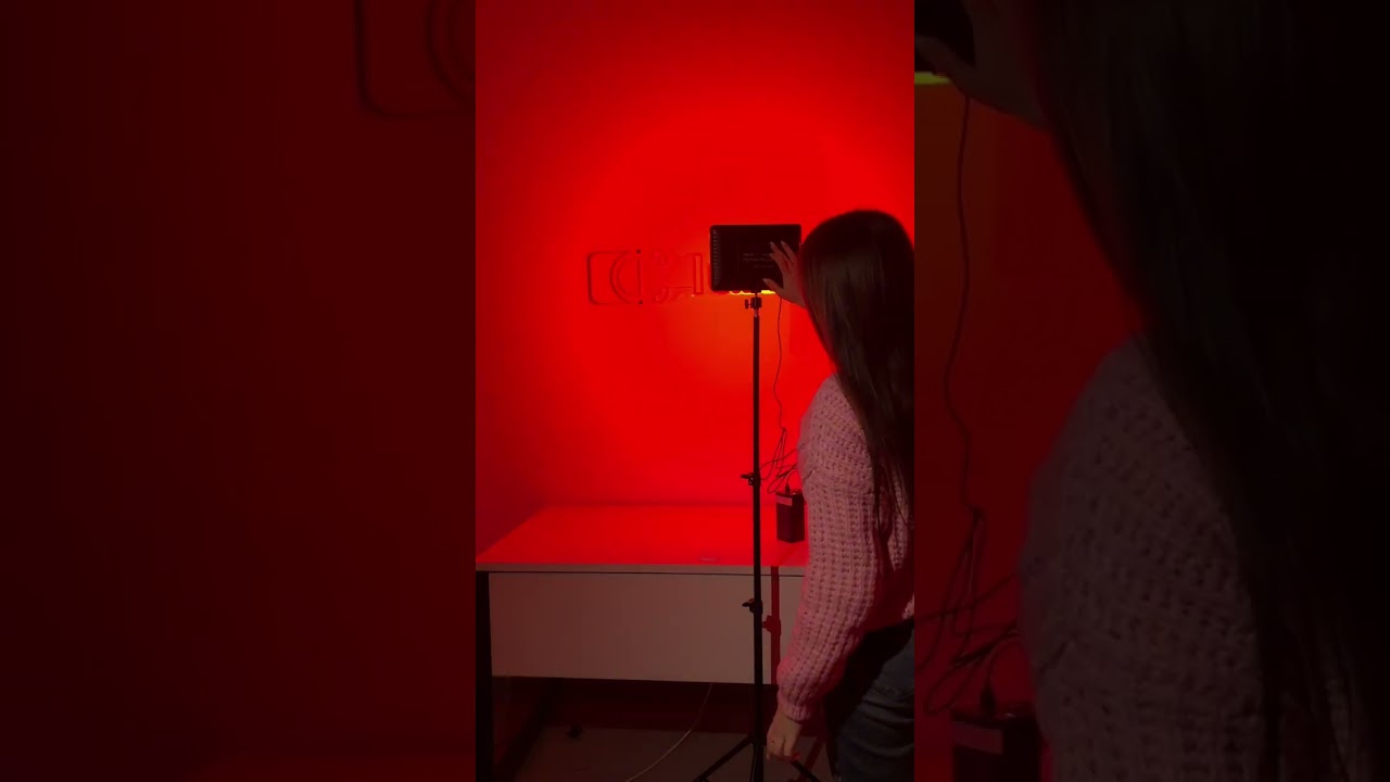 Студійне кольорове відеосвітло RGB LUX100 VL-4 23х16 см зі штативом 2.1 м