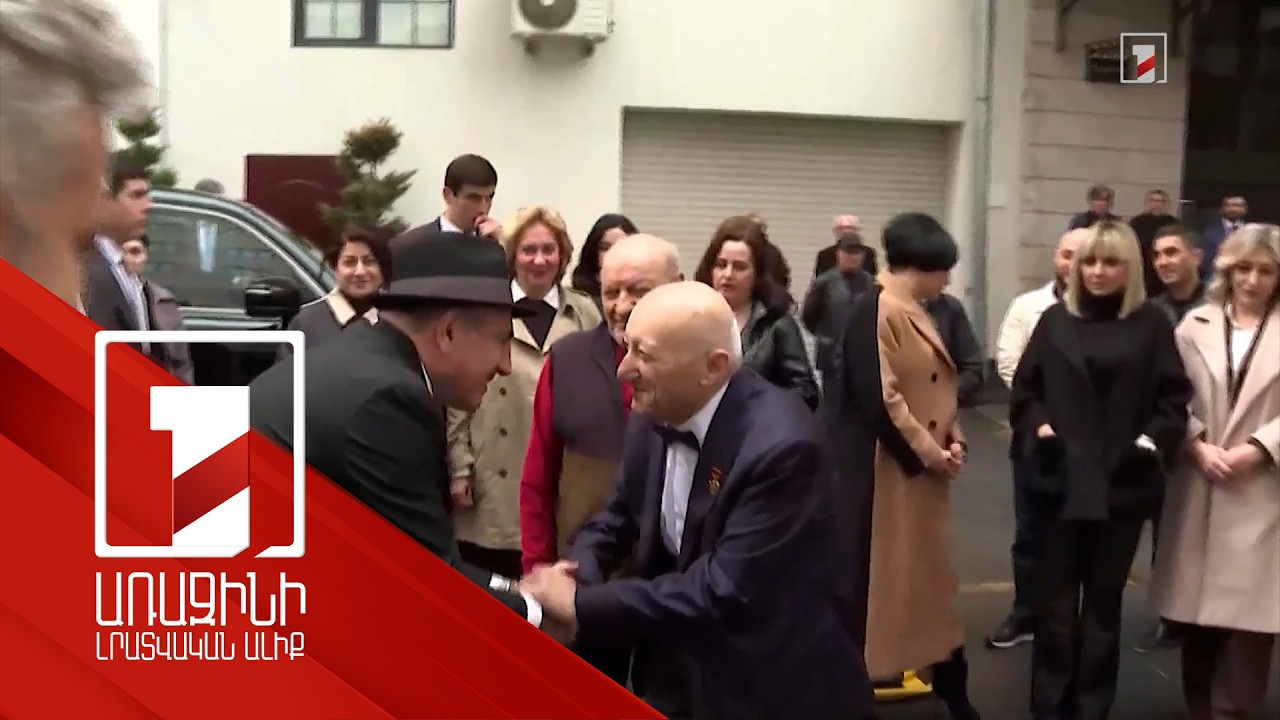 Դուք ձեր ձեռքերով դուրս եք բերում և լսելի եք դարձնում մարդու հոգին. Փաշինյանը խոնարհվեց Չեքիջյանի առջև