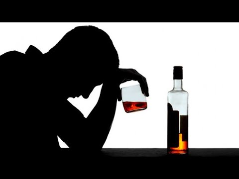 A mund të qëndroj me një bashkëshort që konsumon alkol? A më pranohet namazi në shtëpi që ka alkol?