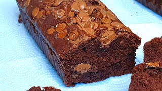 עוגת שוקולד עם שוקולד צ'יפס מהירה Quick chocolate chip cake  מטבח בקלי קלות ליהי קרויץ (ליהי קרויץ - מטבח בקלי קלות) - התמונה מוצגת ישירות מתוך אתר האינטרנט יוטיוב. זכויות היוצרים בתמונה שייכות ליוצרה. קישור קרדיט למקור התוכן נמצא בתוך דף הסרטון