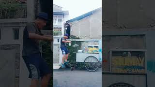 Download lagu 5 juta orang pada lihat tukang somay kocak #yutubeshorts #kocak mp3 Download lagu 5 juta orang pada lihat tukang somay kocak #yutubeshorts #kocak mp3