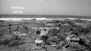 Punta del Este con casas - Chicos en la playa - Turistas en vacaciones 1968