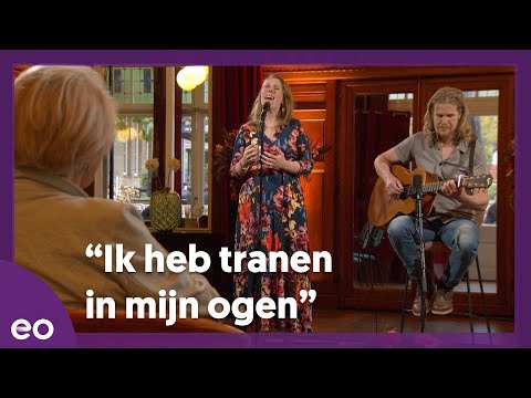 COOSJE SMID ontroert Ada met zelfgeschreven nummer - Muzikale Tour van de Vrijheid #1