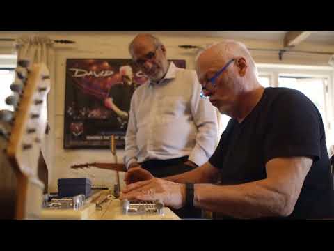 David Gilmour plays slide guitar during the interview - David Gilmour: Wider Horizons (2015)