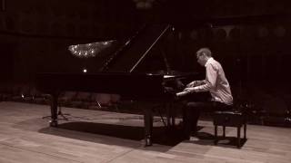 Vikingur Olafsson records Chopin : Prélude No 4 - E minor